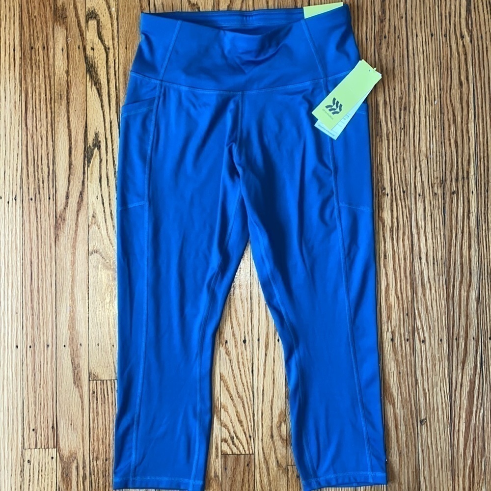 ALL in motion sz medium high rise Capri nwt